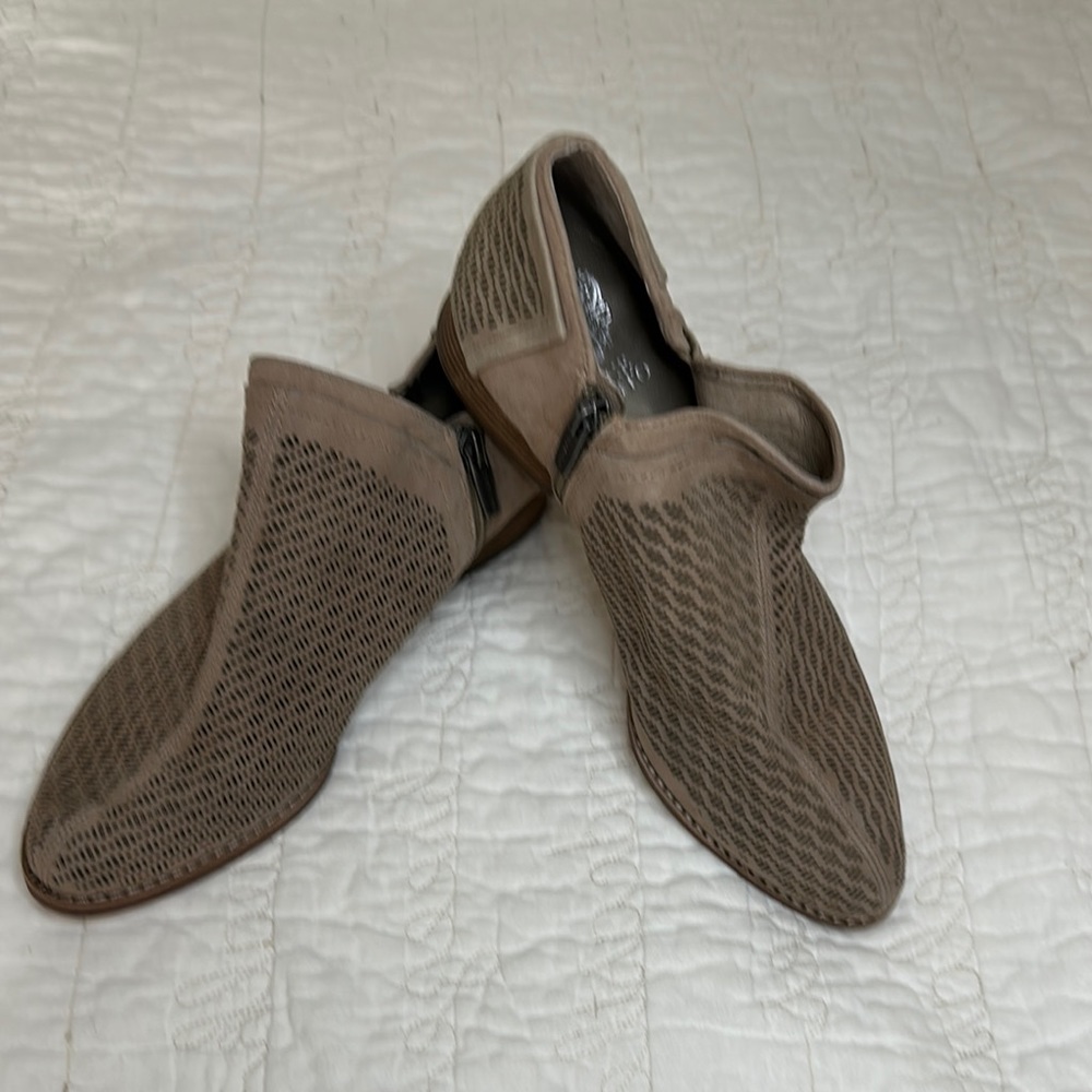 Vince Camuto Booties Size 8.5 NWOT